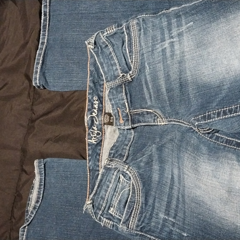 Ariya jeans